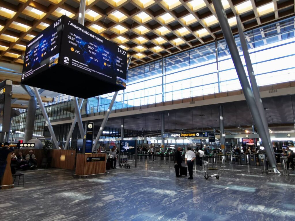 オスロ空港の荷物検査レーン