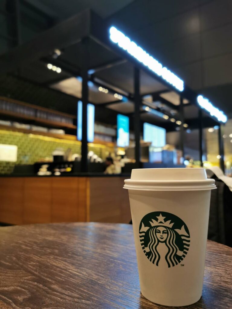 ハマド空港のスターバックスのドリンク