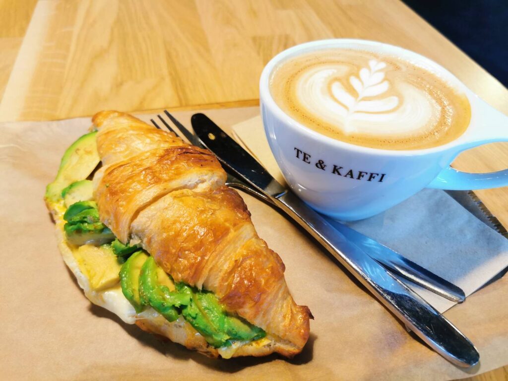 TE & KAFFIのアボカドクロワッサン