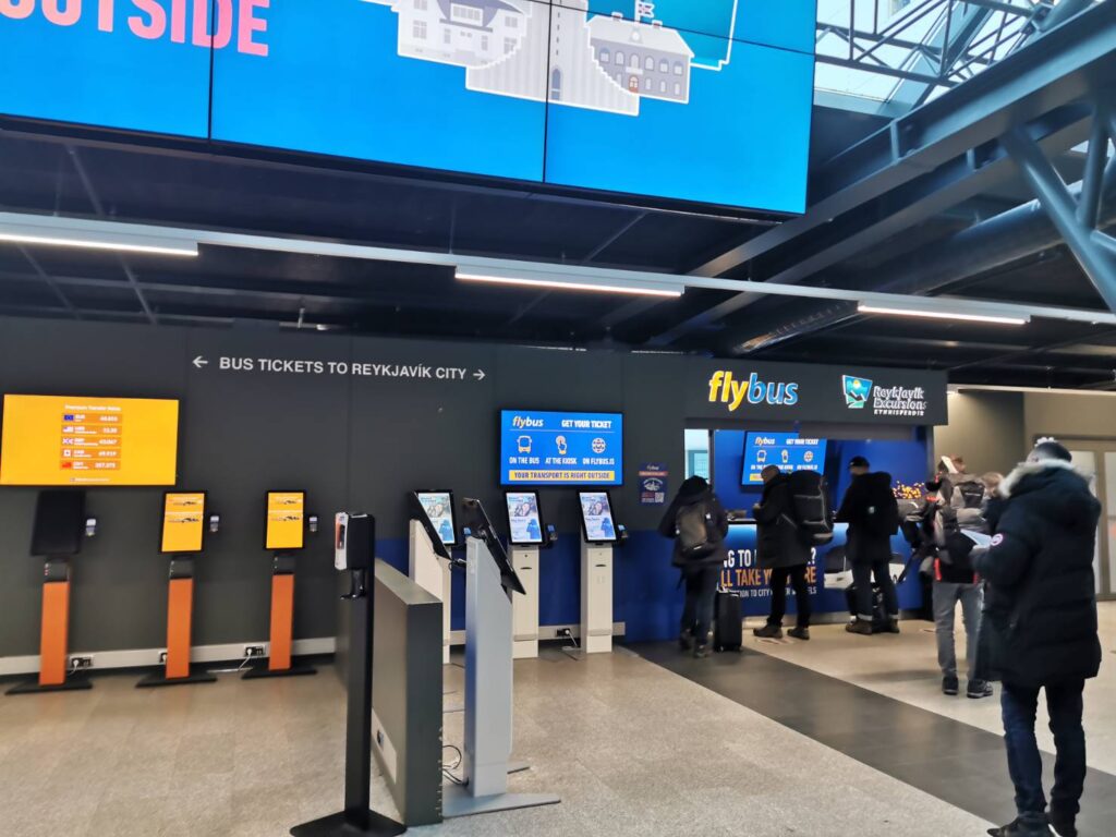 fly busのチケットカウンター