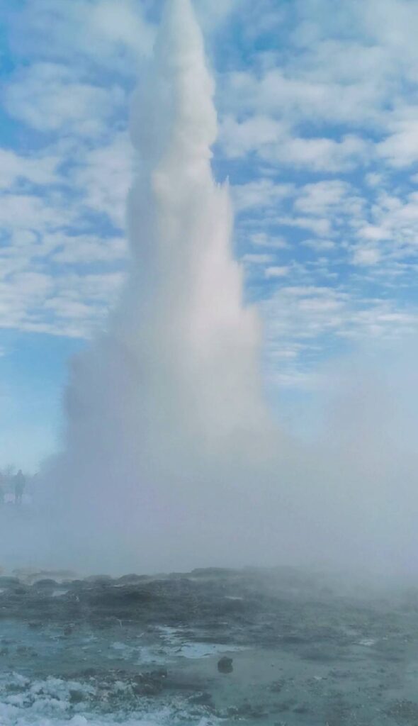 爆発する間欠泉