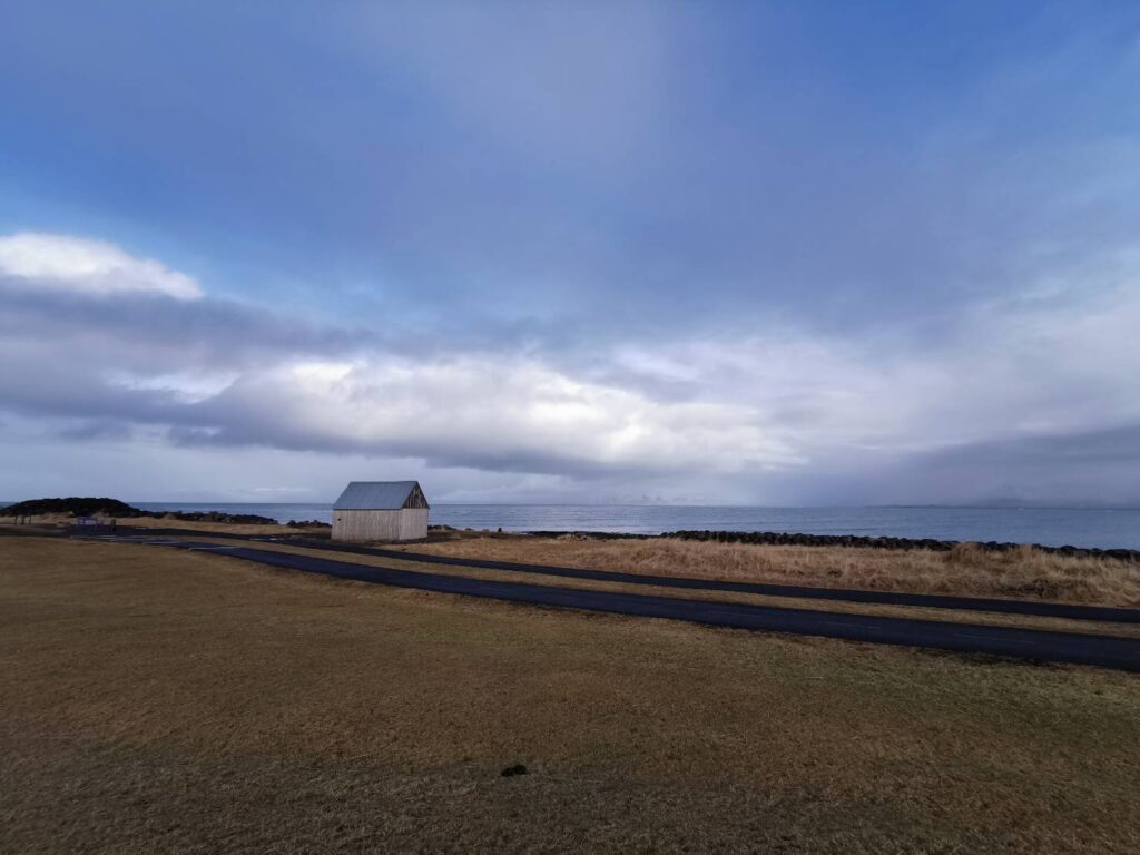 グロッタ島灯台前の海岸線