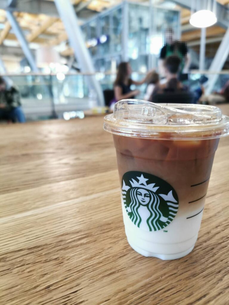 オスロ空港のスターバックス